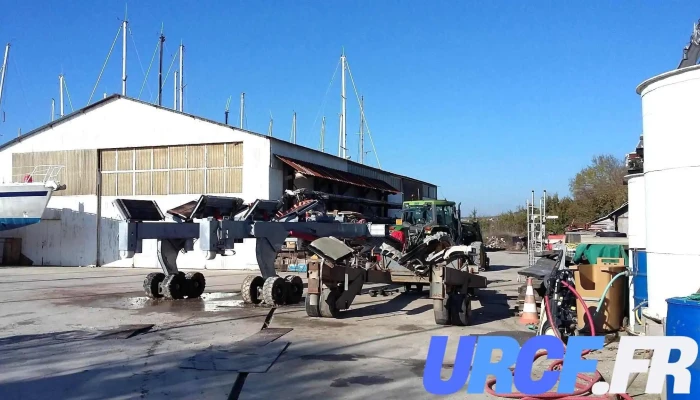 chantier naval les pieds au sec - 17120 Mortagne-Sur-Gironde