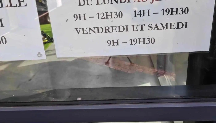 Eleclerc Jardi Azay Le Brule Tout - Azay-le-brûlé